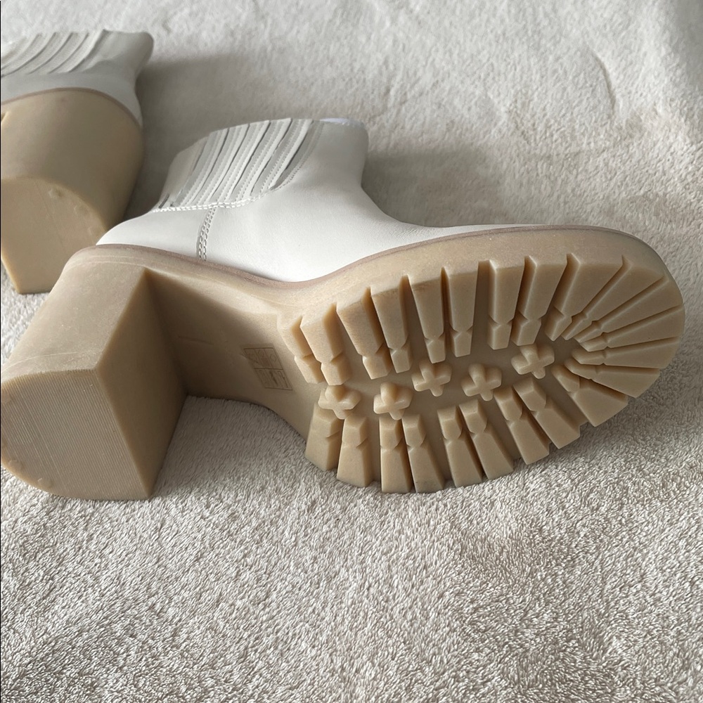 NWOB Dolce Vita Cream Chunky Heal Boot SZ 9.5 - Picture 7 of 10